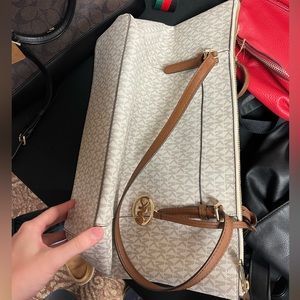 Michael kors purse